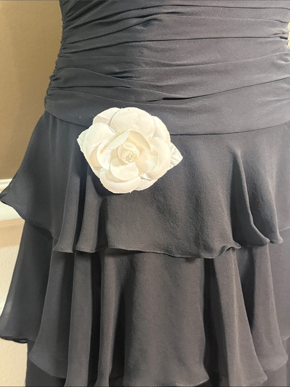 Y2K Kay Unger 100% Silk Strapless Ruffle Tiered Gown Black Rosette Size 4 - Picture 6 of 11
